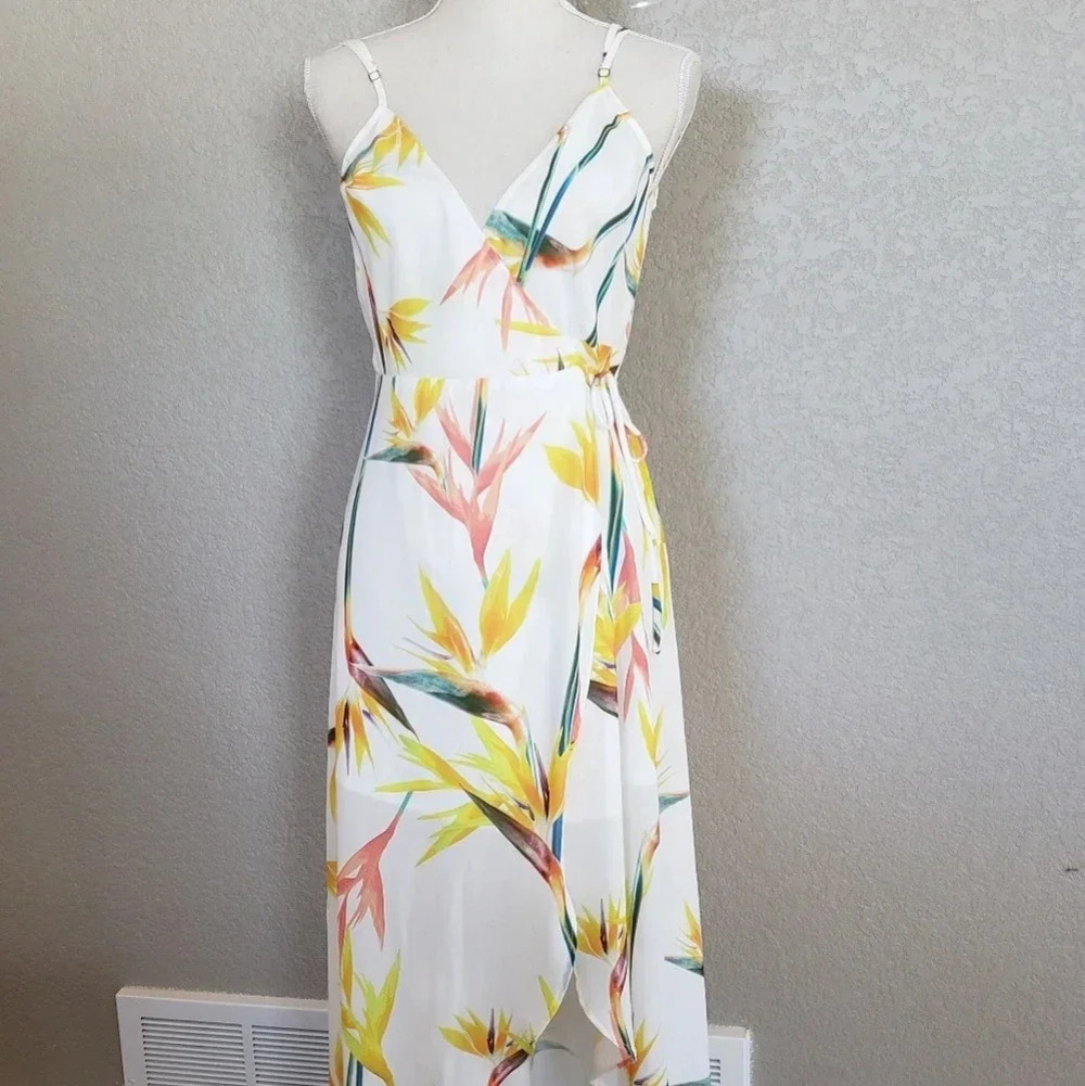 Show me your mumu meghan wrap dress size Medium